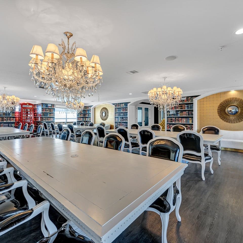 The-London—Amenities—Library-(8)