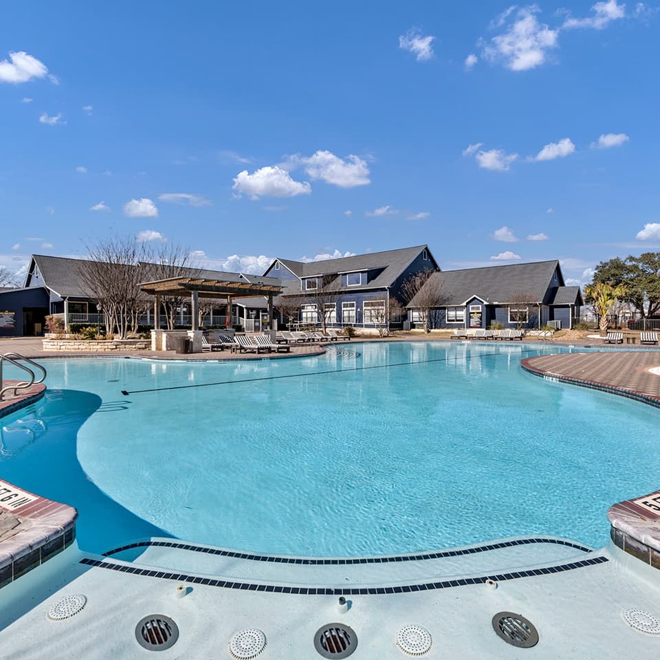 The-London—Amenities—Pool-(15)