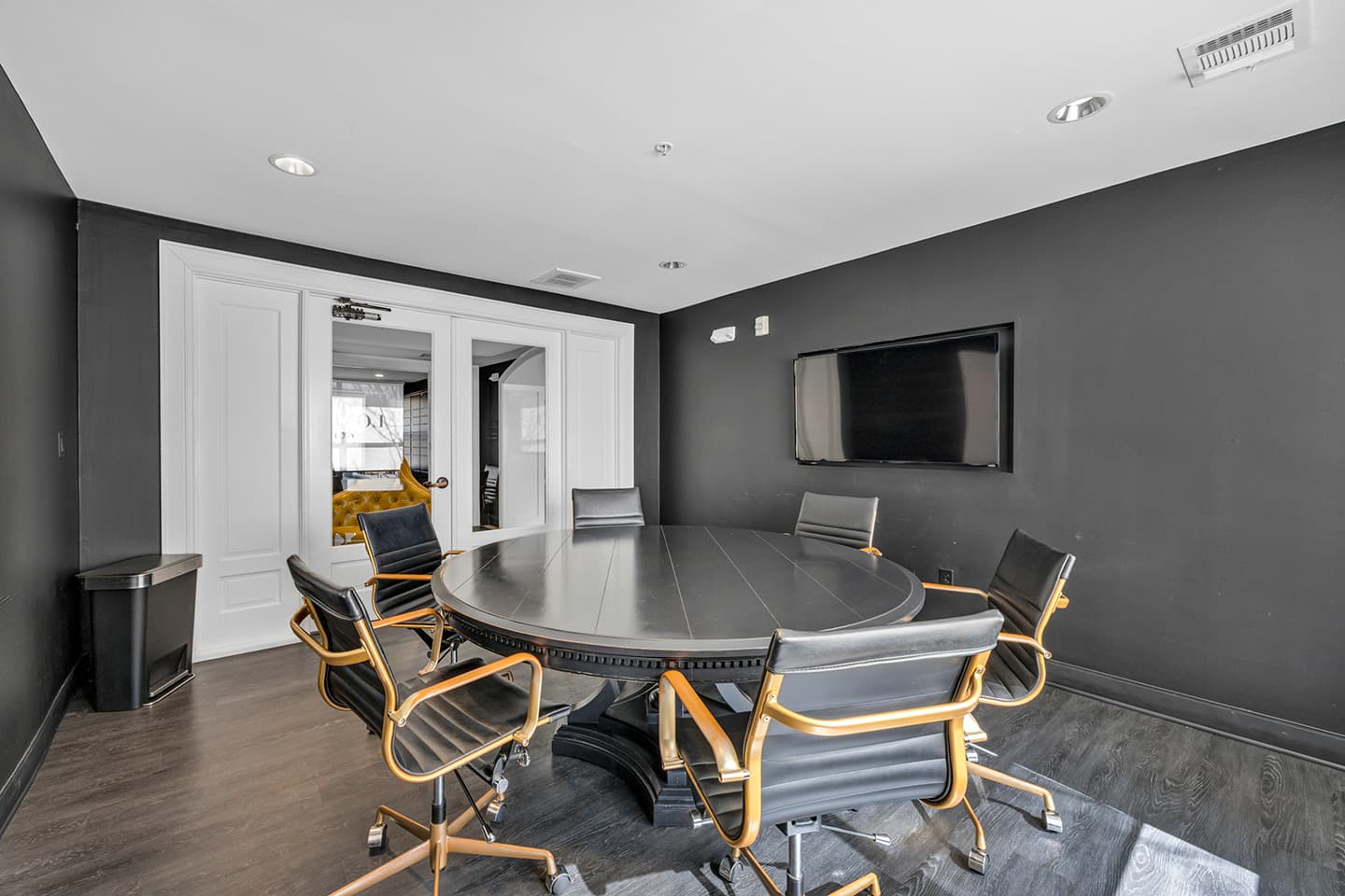 The-London—Amenities—Study-Room-(1)