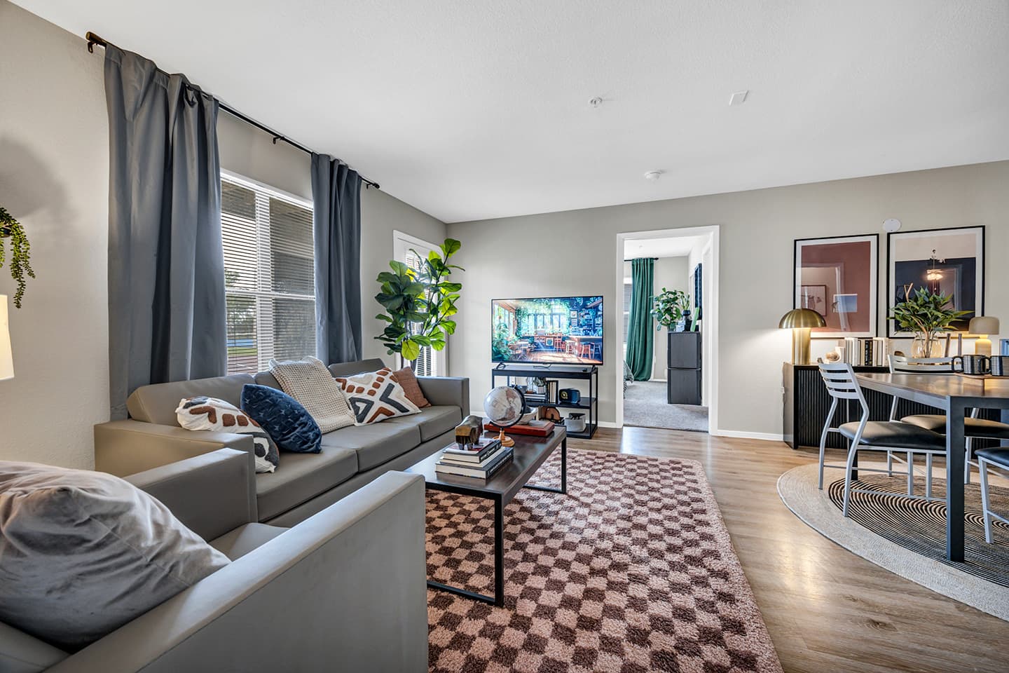 The-London—Model—Living-Room-(5)